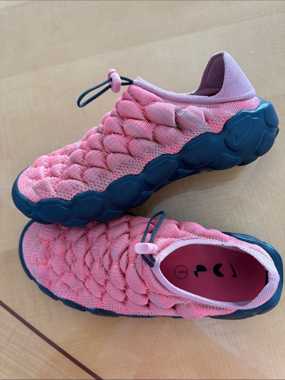 Nike women Coral Pink Slip-On Knit Sneakers with Black Sole size 8
